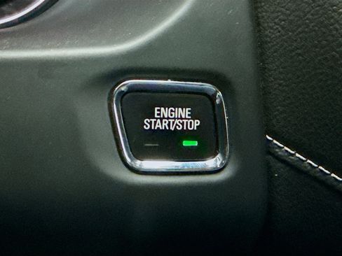 Used 2023 GMC Acadia SLE w/ Driver Convenience Package image 4