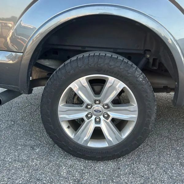 Used 2019 Ford F150 Platinum w/ Equipment Group 701A Luxury AWD/4WD image 19