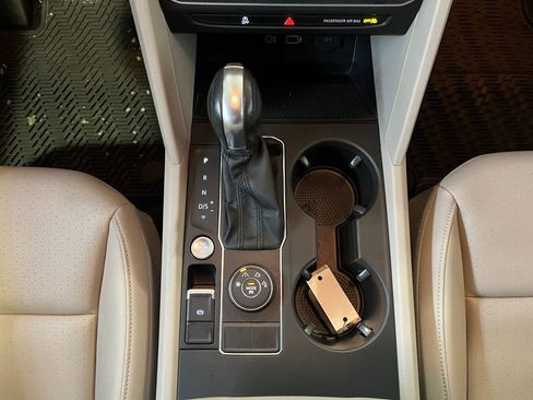 Used 2019 Volkswagen Atlas SE w/ Towing Package image 14