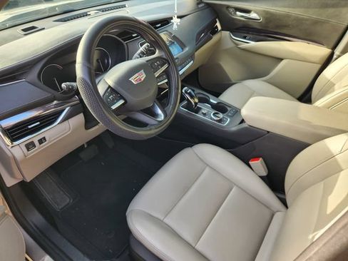 Used 2023 Cadillac XT4 Luxury FWD image 8