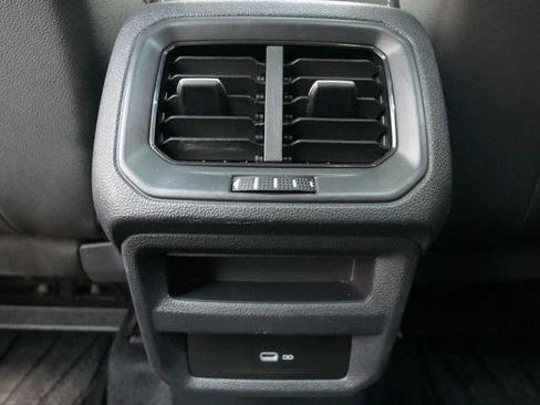 Used 2024 Volkswagen Taos SE image 29