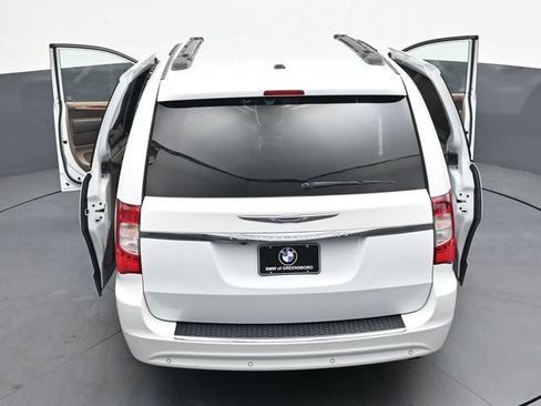 Used 2015 Chrysler Town & Country Touring-L w/ Driver Convenience Group FWD image 49
