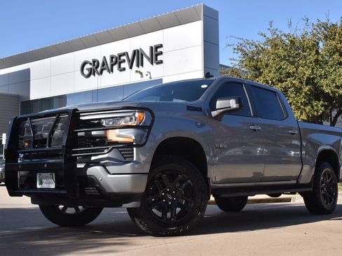 Used 2024 Chevrolet Silverado 1500 RST image 2