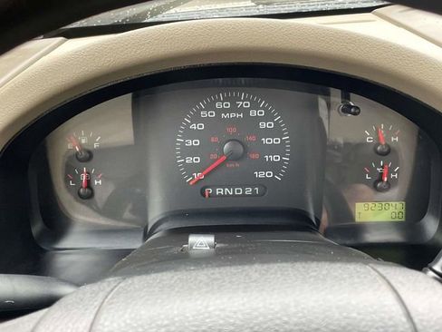 Used 2005 Ford F150 XL RWD image 18