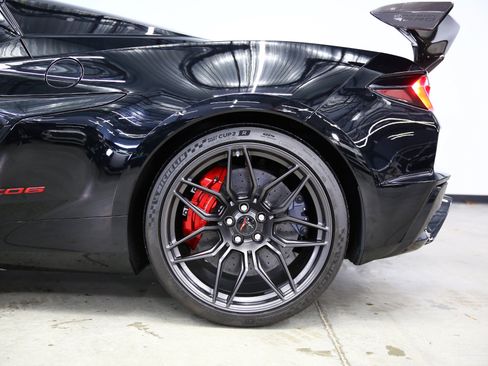 Used 2024 Chevrolet Corvette Z06 w/ Z07 Performance Package RWD image 9