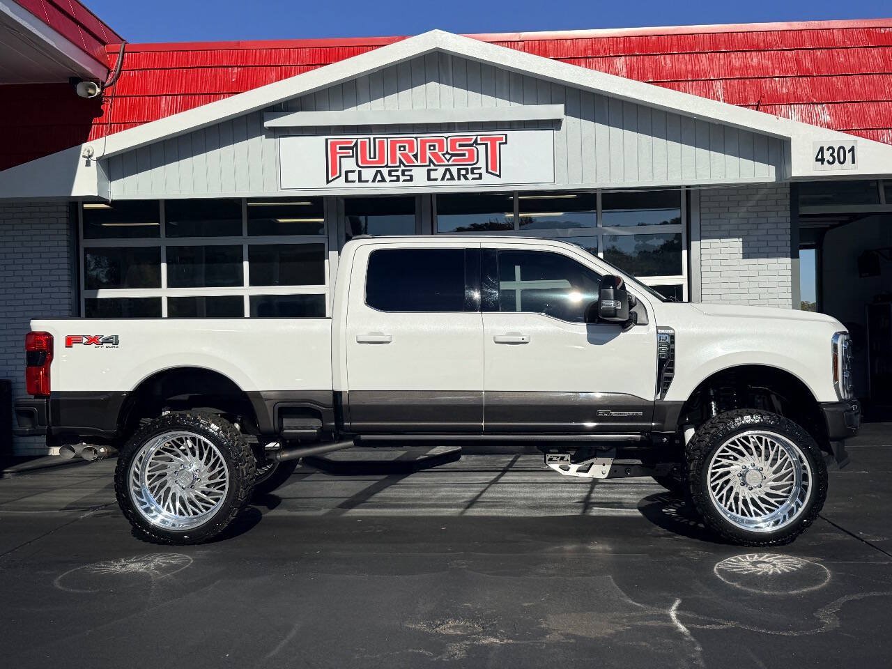 Used 2025 Ford F250 King Ranch w/ FX4 Off-Road Package AWD/4WD image 2