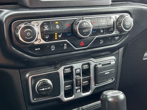 Used 2019 Jeep Wrangler Unlimited Sahara w/ Cold Weather Group image 23