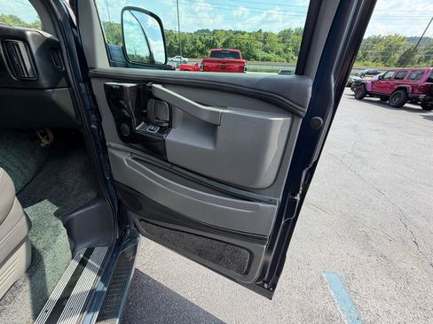 Used 2017 Chevrolet Express 2500 RWD image 38