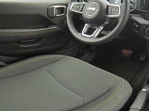 Used 2025 Jeep Wrangler Unlimited Sahara w/ Safety Group AWD/4WD image 21