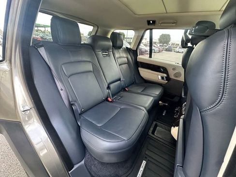 Used 2020 Land Rover Range Rover HSE image 24