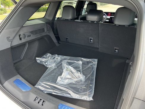 New 2025 Lincoln Nautilus Premier w/ Equipment Group 102A image 32