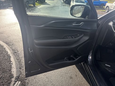 New 2025 Jeep Grand Cherokee Altitude image 15