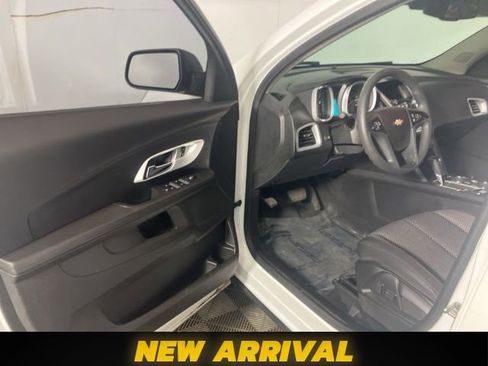 Used 2017 Chevrolet Equinox LS image 9