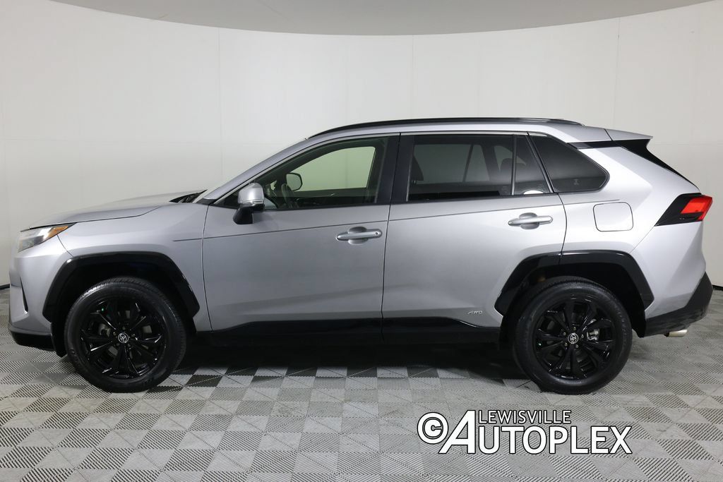 Used 2022 Toyota RAV4 SE AWD/4WD image 8