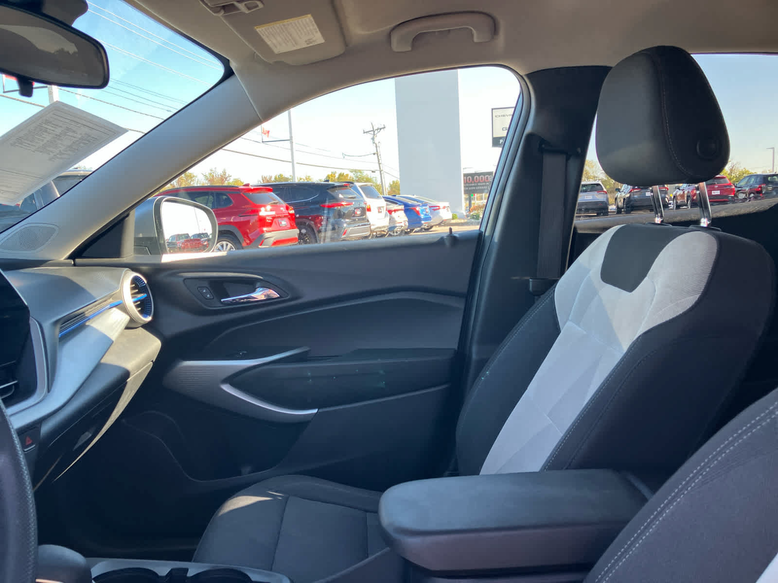 Used 2025 Chevrolet Trax LS w/ LS Convenience Package FWD image 10