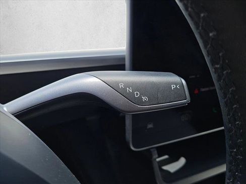Used 2024 Tesla Model Y 2WD image 13