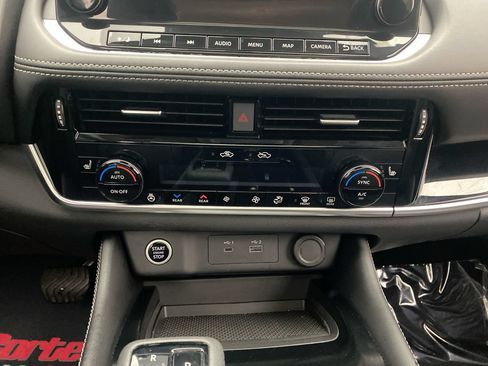 Used 2023 Nissan Rogue SL AWD/4WD image 22