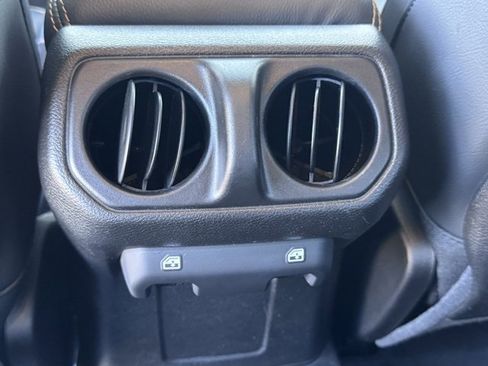 Used 2025 Jeep Gladiator Sport image 18