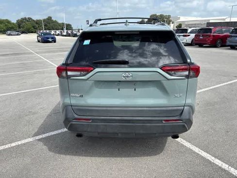 Used 2019 Toyota RAV4 XLE Premium FWD image 4