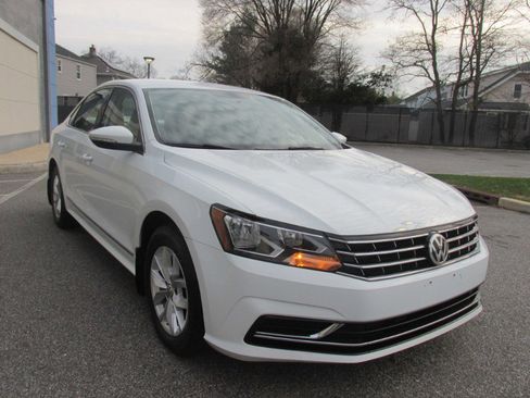 Used 2017 Volkswagen Passat 1.8T S image 10