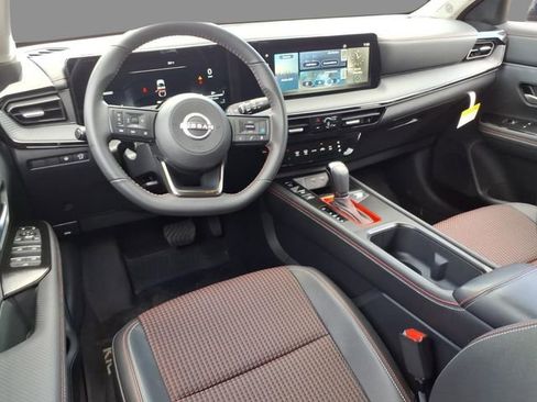 Certified 2025 Nissan Kicks SR FWD image 7