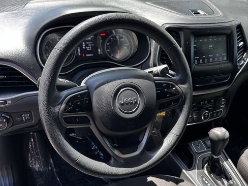 Used 2019 Jeep Cherokee Latitude w/ Popular Appearance Group FWD image 12