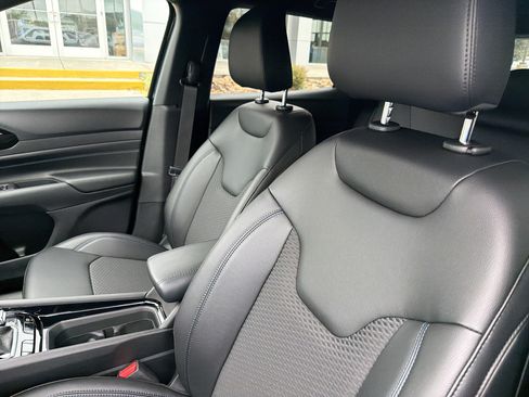 New 2026 Jeep Compass Latitude AWD/4WD image 18