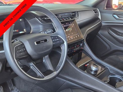 Used 2024 Jeep Grand Cherokee L Laredo AWD/4WD image 10