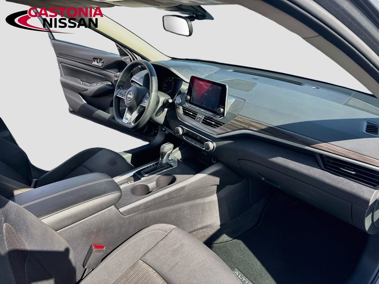 Used 2025 Nissan Altima 2.5 SV FWD image 36