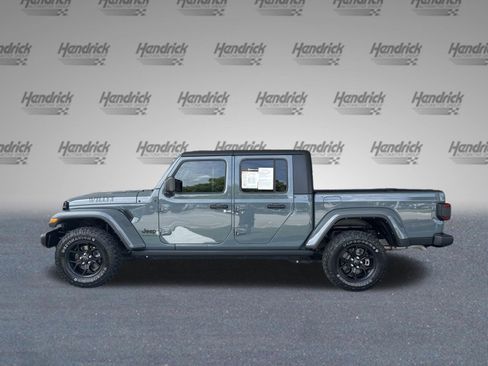 Used 2024 Jeep Gladiator Sport AWD/4WD image 6