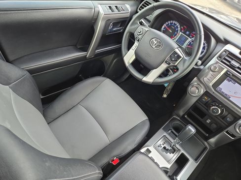 Used 2016 Toyota 4Runner SR5 image 18