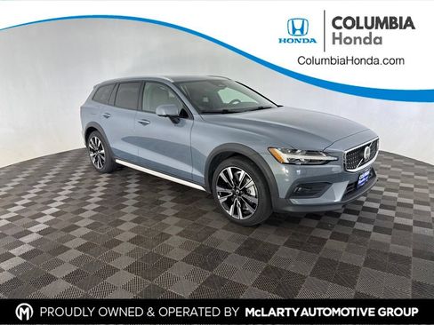 Used 2023 Volvo V60 B5 Cross Country Ultimate AWD/4WD image 1