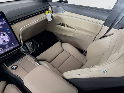 New 2025 Volvo EX90 Plus image 24