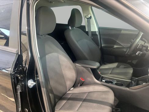 Certified 2025 Hyundai Kona SEL FWD image 10