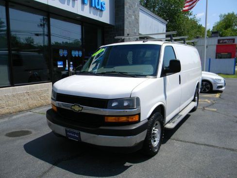 Used 2019 Chevrolet Express 2500 w/ Driver Convenience Package RWD image 4