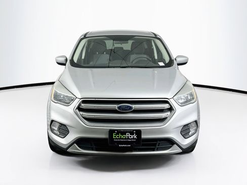 Used 2017 Ford Escape SE FWD image 2