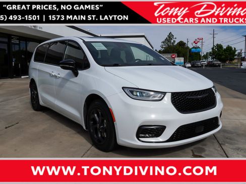 Used 2023 Chrysler Pacifica Limited w/ Uconnect Theater Family Group FWD image 1