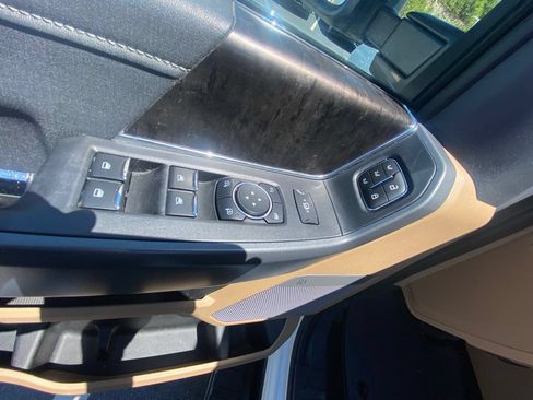 Used 2024 Ford F250 Lariat w/ Black Appearance Package AWD/4WD image 11