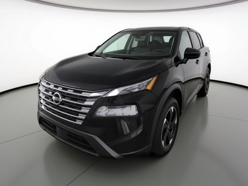 Used 2025 Nissan Rogue SV image 3