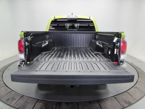 Used 2023 Toyota Tacoma TRD Off-Road w/ Black Out Package (TMS) AWD/4WD image 11