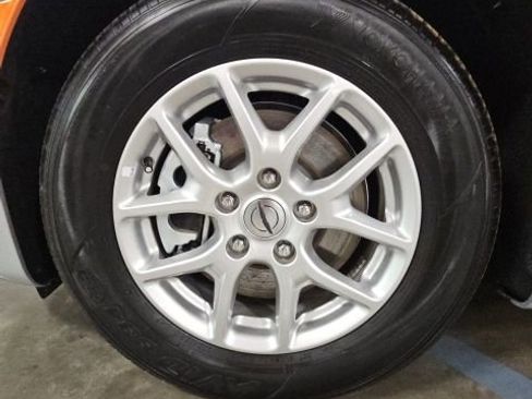 Used 2024 Chrysler Pacifica Touring-L image 47