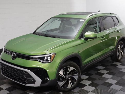 New 2025 Volkswagen Taos SE image 2