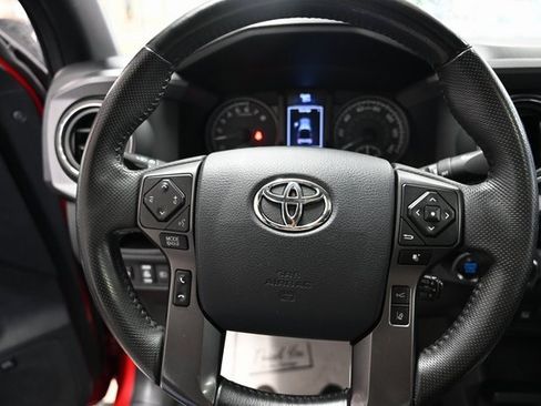 Used 2018 Toyota Tacoma TRD Off-Road image 23
