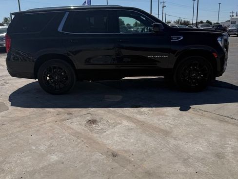 Used 2023 GMC Yukon SLE AWD/4WD image 3