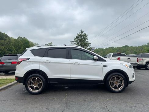Used 2018 Ford Escape Titanium AWD/4WD image 4