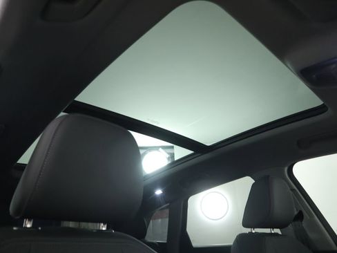 Used 2025 Audi Q5 Premium w/ Convenience Package image 21