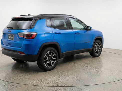 Used 2025 Jeep Compass Trailhawk image 9