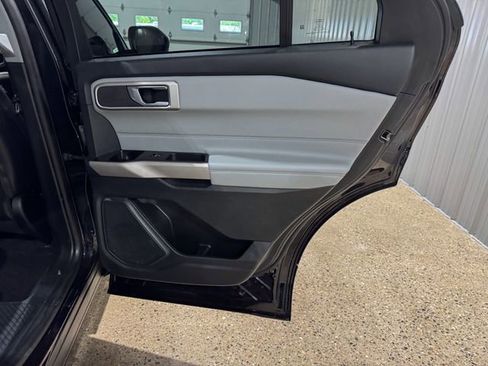 Used 2023 Ford Explorer XLT w/ XLT Sport Appearance Package AWD/4WD image 27