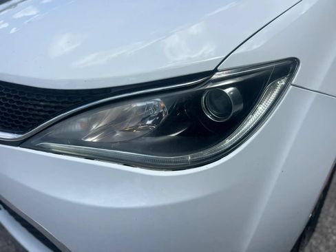 Used 2020 Chrysler Pacifica Touring-L Plus FWD image 20