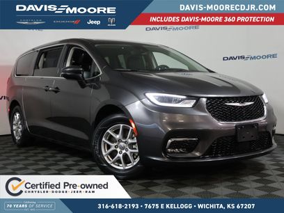 Used 2023 Chrysler Pacifica Touring-L
